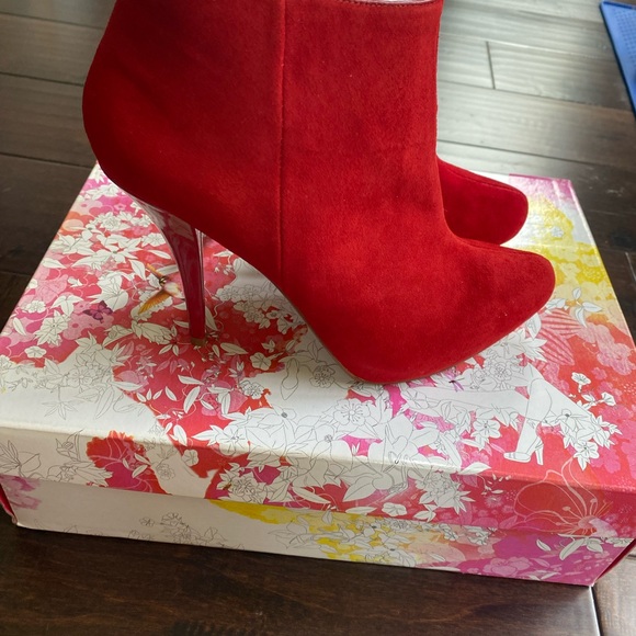 Red suede leather boots size 7 brand new in the box by Chinese Laundry - Picture 5 of 11